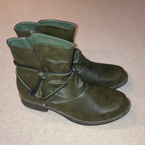 French Blu size 9 Green Ava Cord Moto Boots